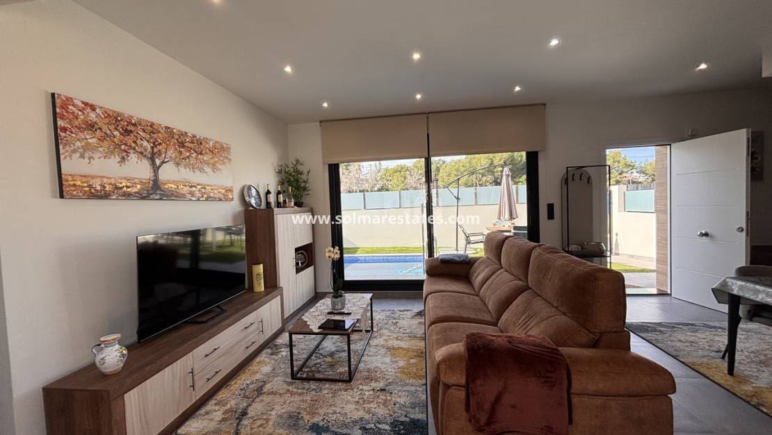 2 chambre Villa/Maison à vendre à Villamartin avec piscine - 434 950 € (Ref: 9649829)