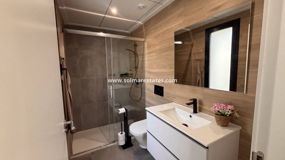 2 chambre Villa/Maison à vendre à Villamartin avec piscine - 434 950 € (Ref: 9649829)