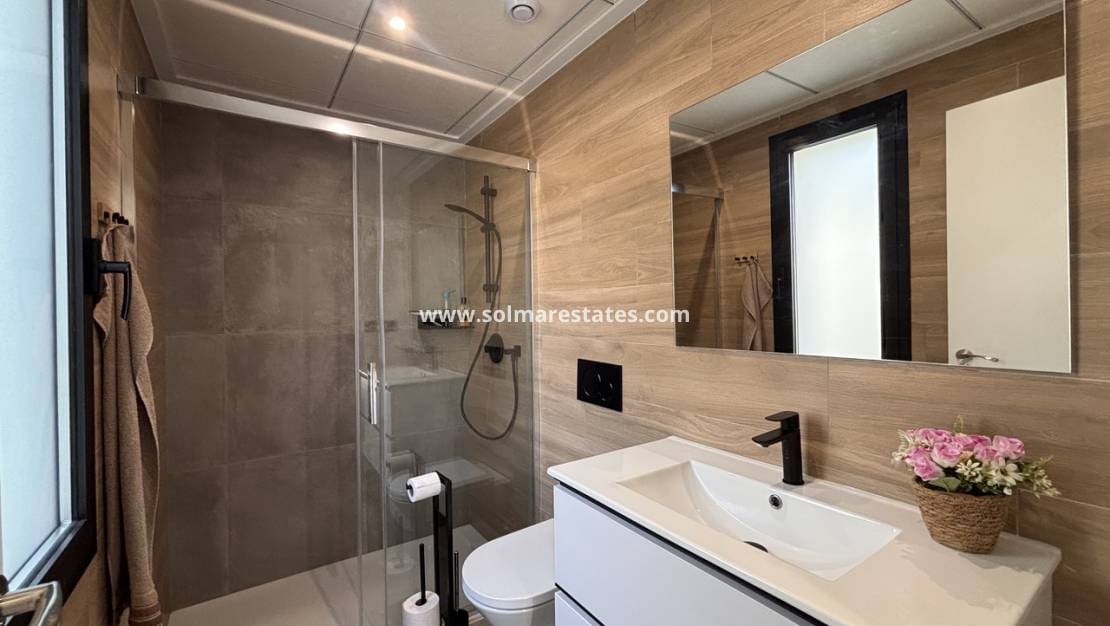 2 chambre Villa/Maison à vendre à Villamartin avec piscine - 434 950 € (Ref: 9649829)