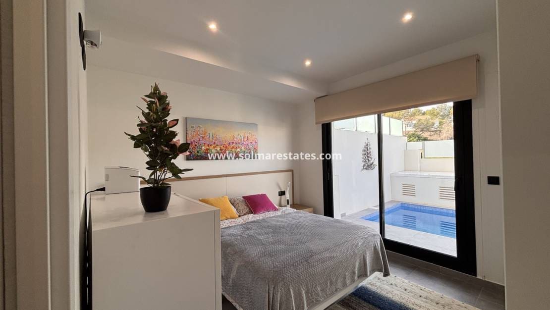 2 chambre Villa/Maison à vendre à Villamartin avec piscine - 434 950 € (Ref: 9649829)