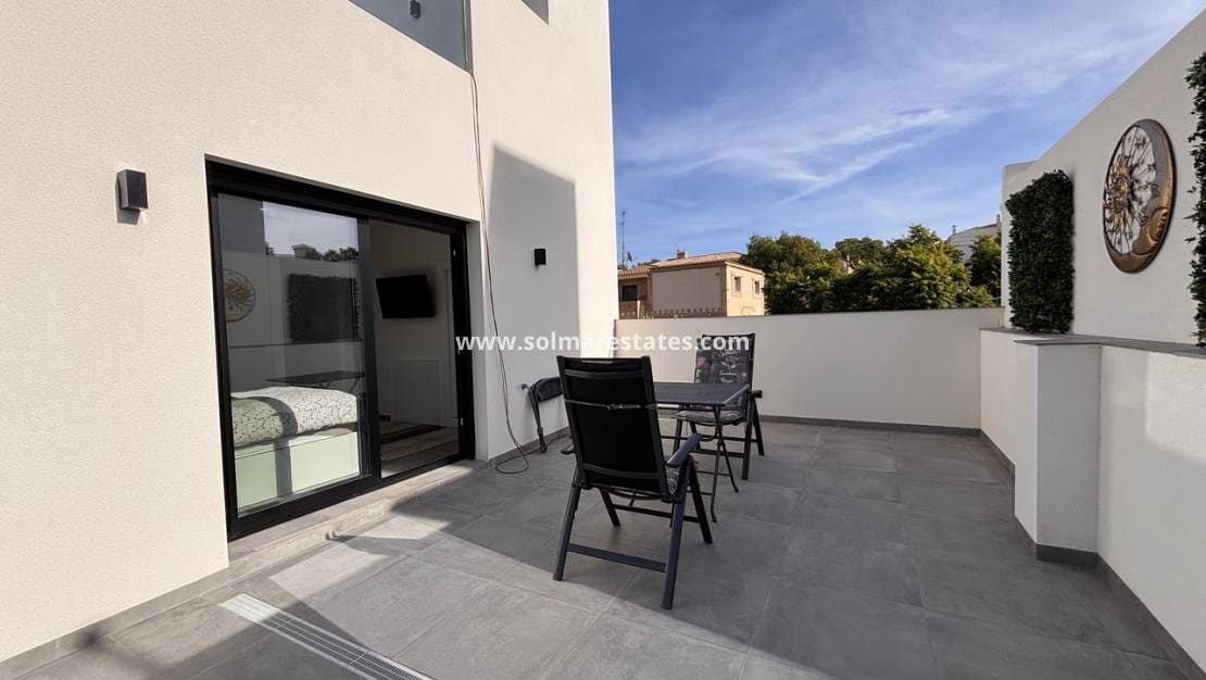 2 chambre Villa/Maison à vendre à Villamartin avec piscine - 434 950 € (Ref: 9649829)