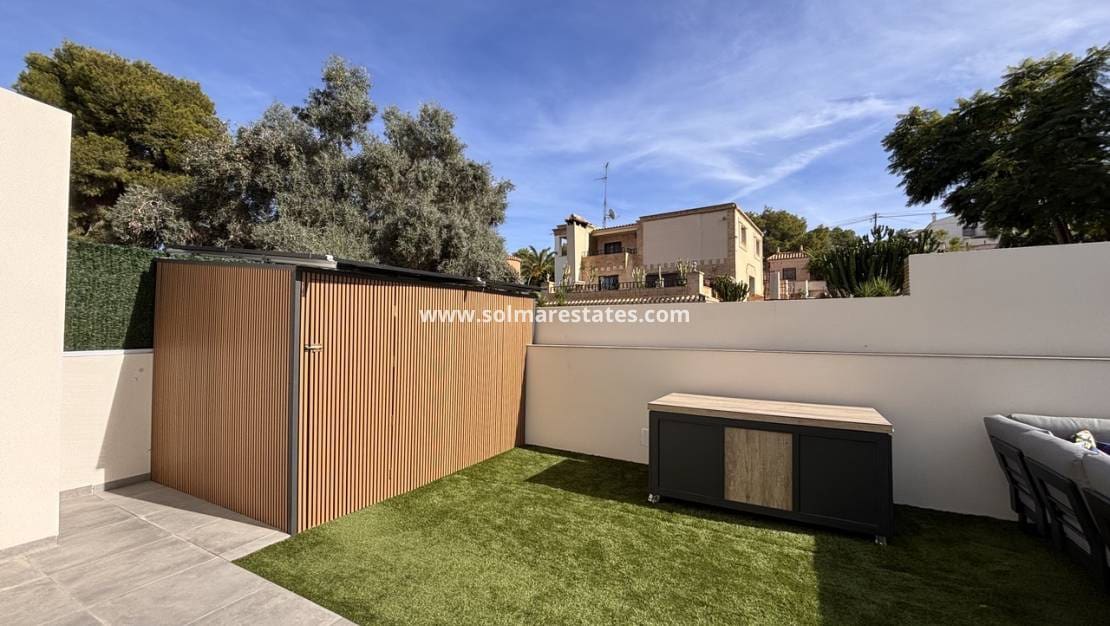 2 chambre Villa/Maison à vendre à Villamartin avec piscine - 434 950 € (Ref: 9649829)