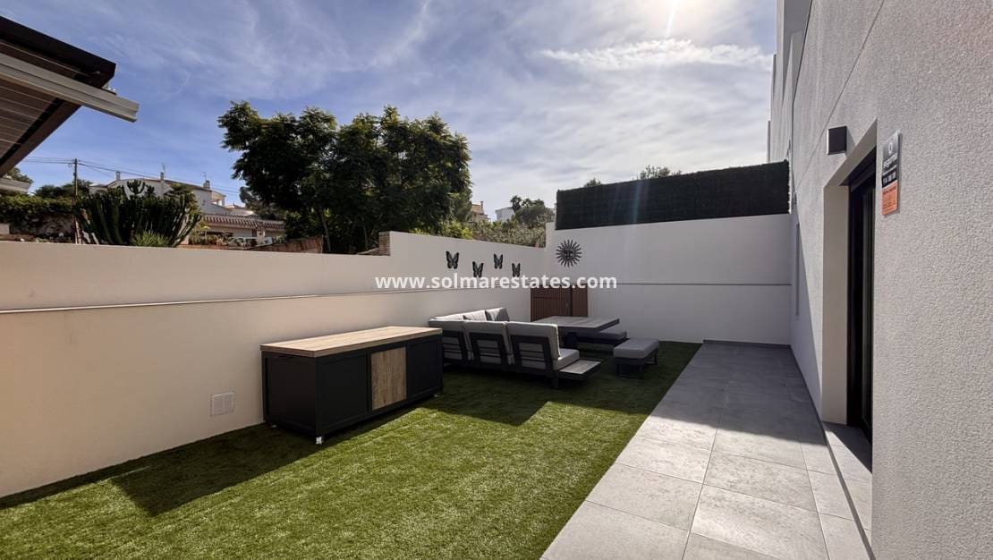 2 chambre Villa/Maison à vendre à Villamartin avec piscine - 434 950 € (Ref: 9649829)