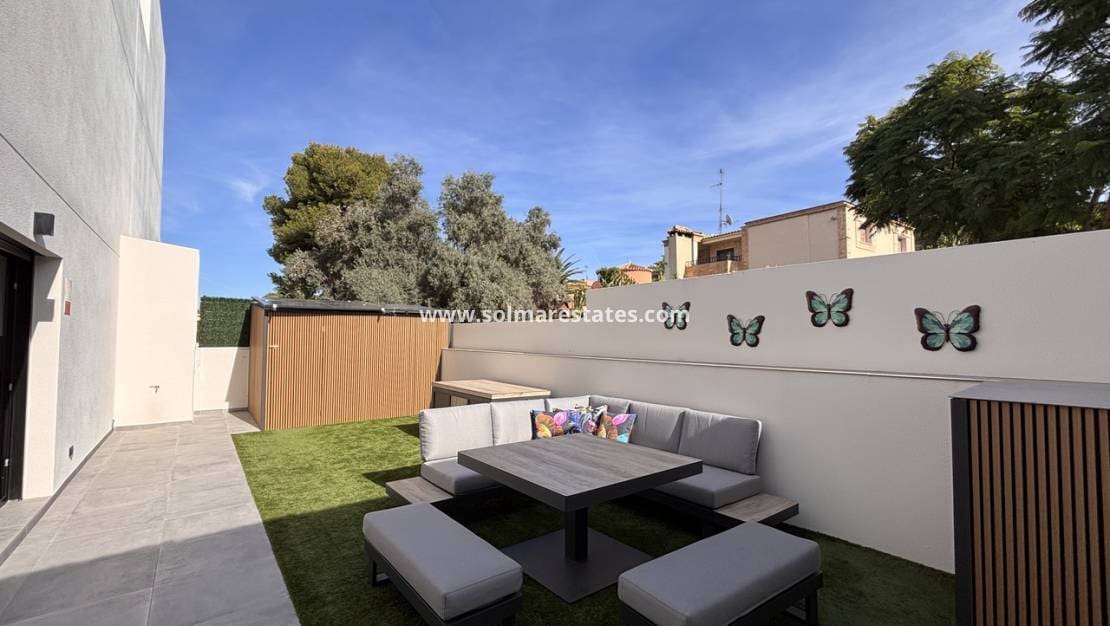 2 chambre Villa/Maison à vendre à Villamartin avec piscine - 434 950 € (Ref: 9649829)