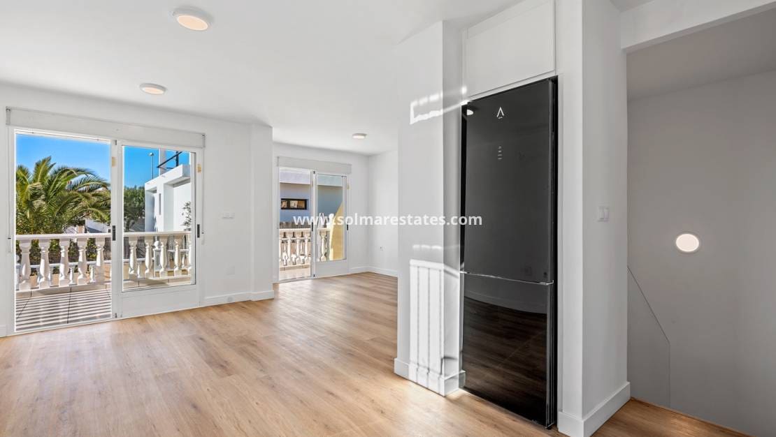 3 bedroom Semi-detached Villa for sale in Benimar with pool - € 269,000 (Ref: 9650326)