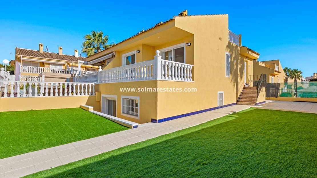 3 bedroom Semi-detached Villa for sale in Benimar with pool - € 269,000 (Ref: 9650326)