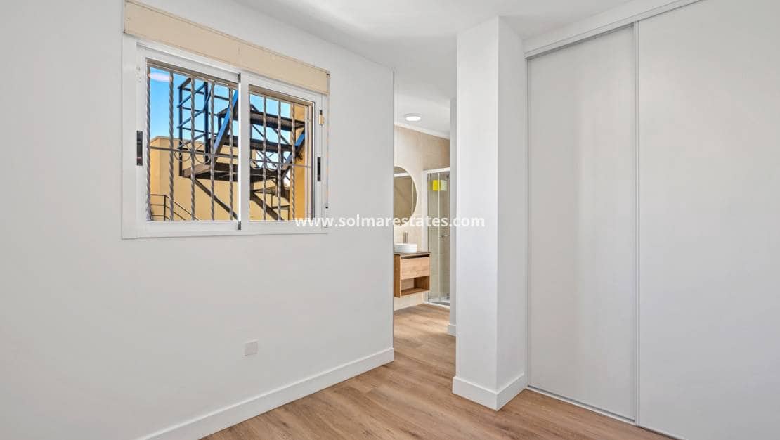 3 bedroom Semi-detached Villa for sale in Benimar with pool - € 269,000 (Ref: 9650326)