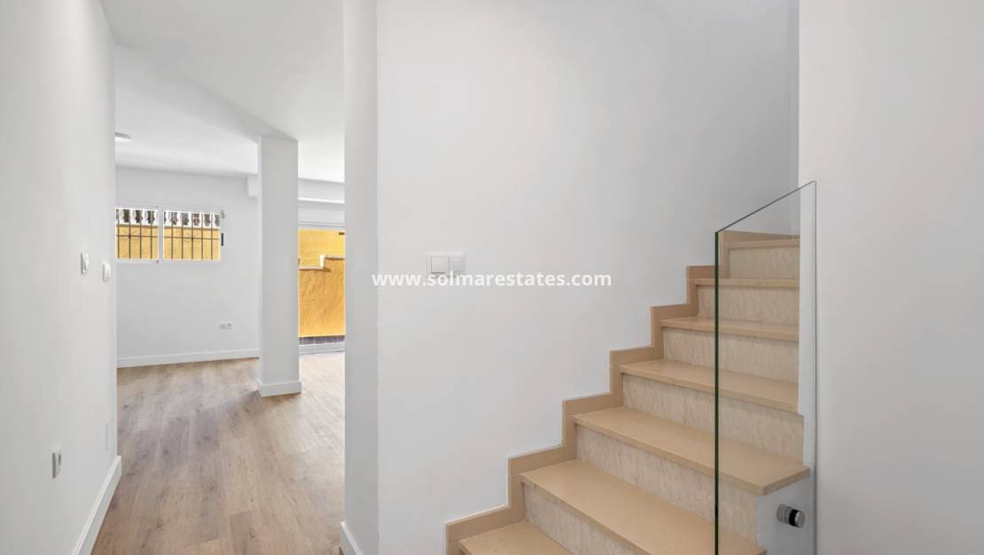 3 bedroom Semi-detached Villa for sale in Benimar with pool - € 269,000 (Ref: 9650326)