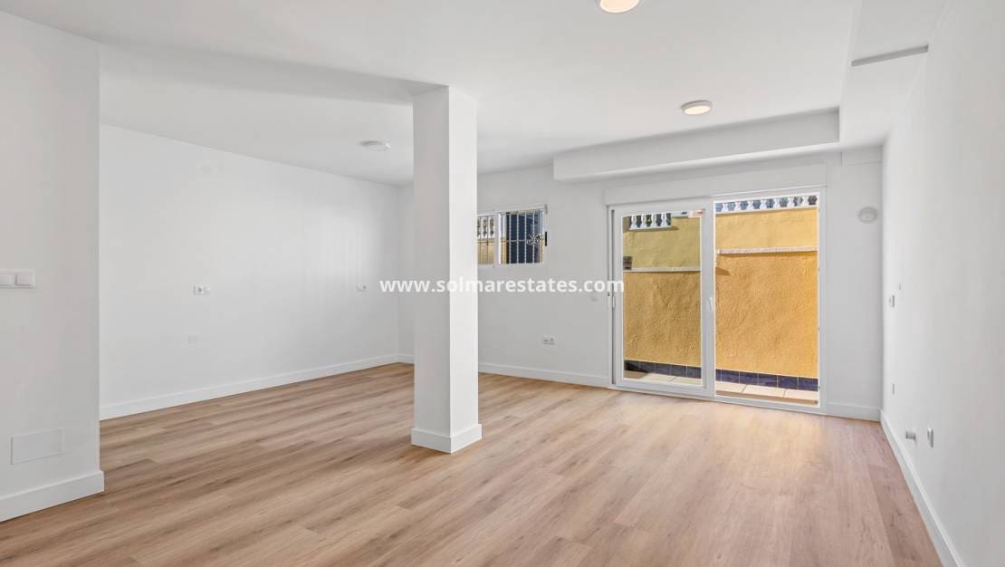 3 bedroom Semi-detached Villa for sale in Benimar with pool - € 269,000 (Ref: 9650326)