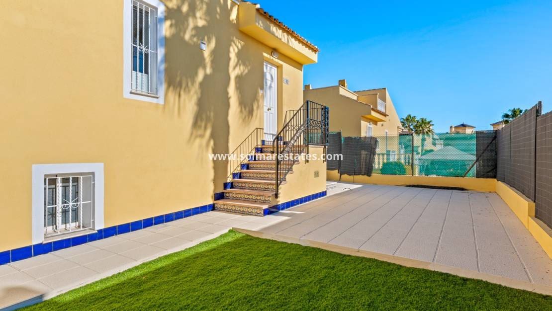 3 bedroom Semi-detached Villa for sale in Benimar with pool - € 269,000 (Ref: 9650326)