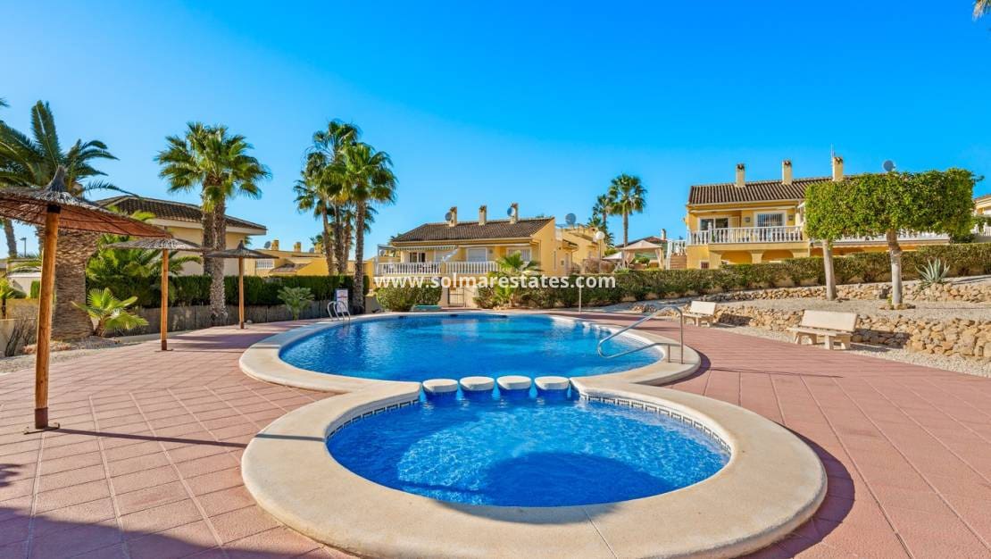3 bedroom Semi-detached Villa for sale in Benimar with pool - € 269,000 (Ref: 9650326)