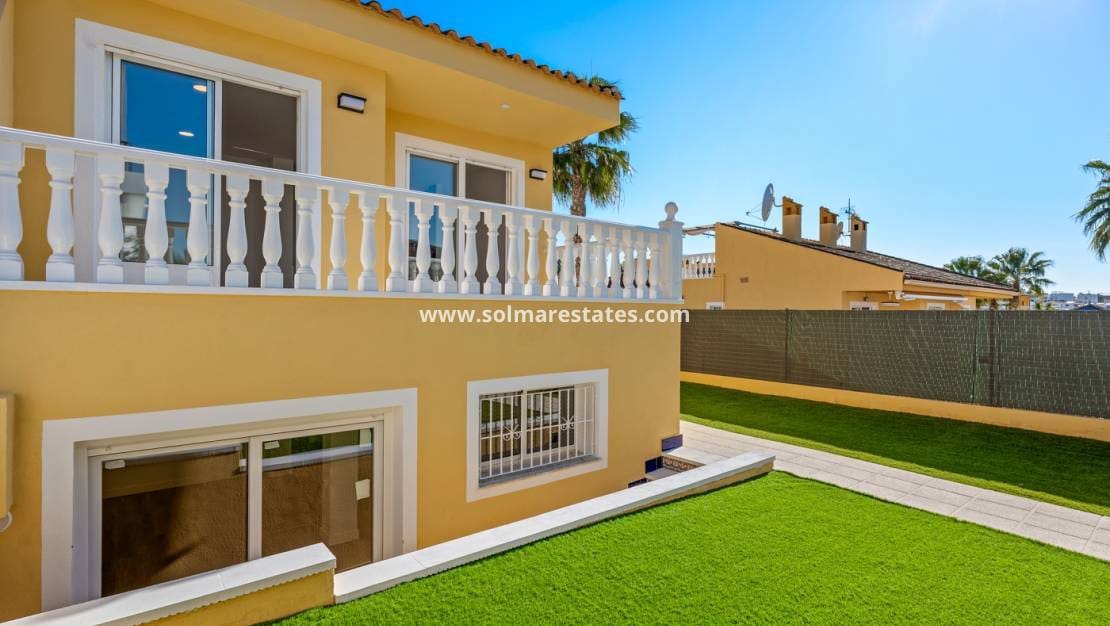 3 bedroom Semi-detached Villa for sale in Benimar with pool - € 269,000 (Ref: 9650326)