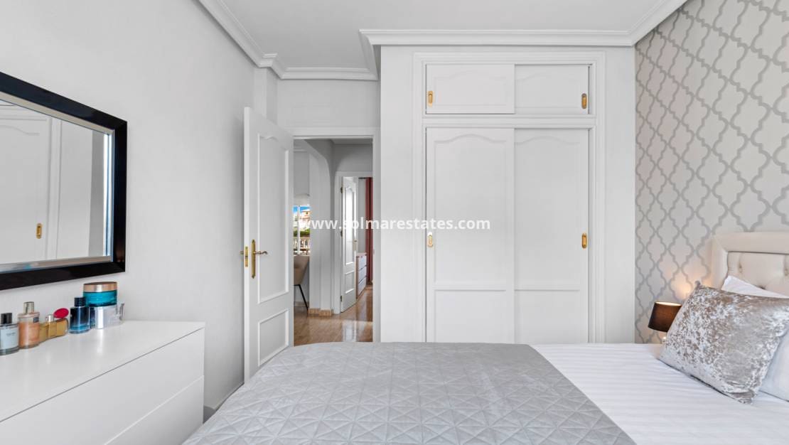 Apartamento de 2 habitaciones en Cabo Roig en venta con piscina - 179.000 € (Ref: 9650435)