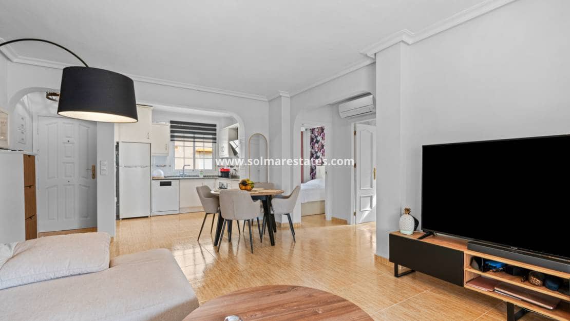 Apartamento de 2 habitaciones en Cabo Roig en venta con piscina - 179.000 € (Ref: 9650435)