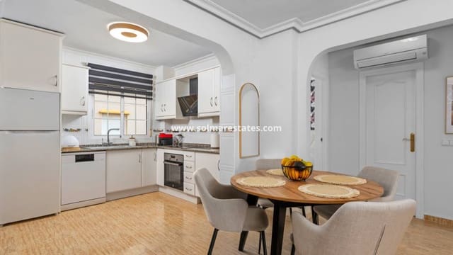 Apartamento de 2 habitaciones en Cabo Roig, Orihuela en venta con piscina - 179.000 € (Ref: 9650435)