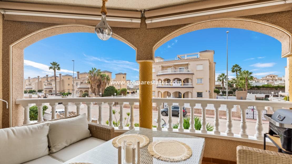 Apartamento de 2 habitaciones en Cabo Roig en venta con piscina - 179.000 € (Ref: 9650435)