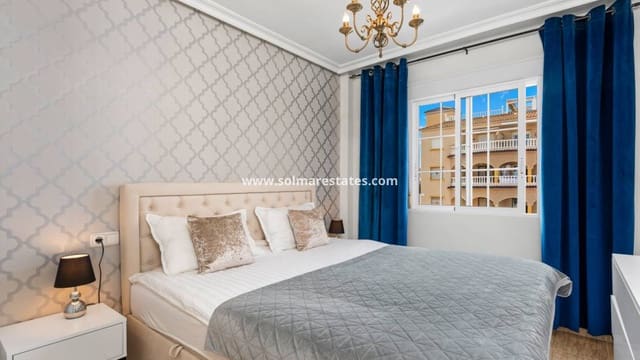 Apartamento de 2 habitaciones en Cabo Roig, Orihuela en venta con piscina - 179.000 € (Ref: 9650435)