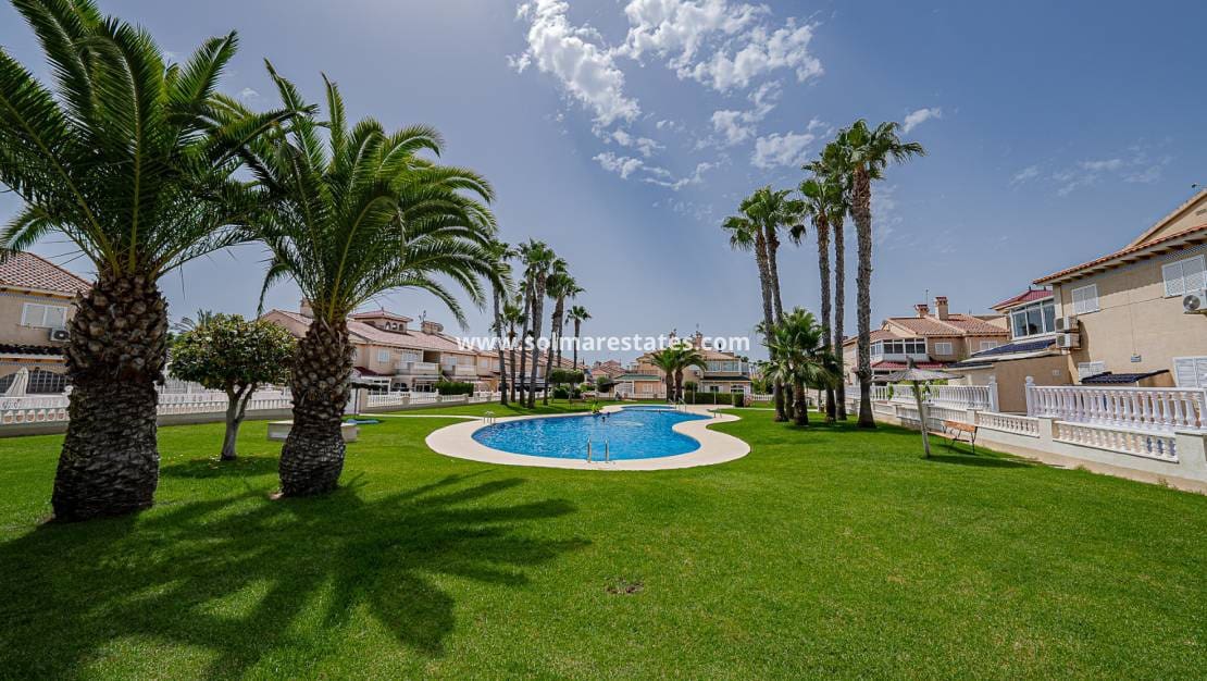 2 soverom Leilighet til salgs i Playa Flamenca med svømmebasseng - € 199 500 (Ref: 9650436)