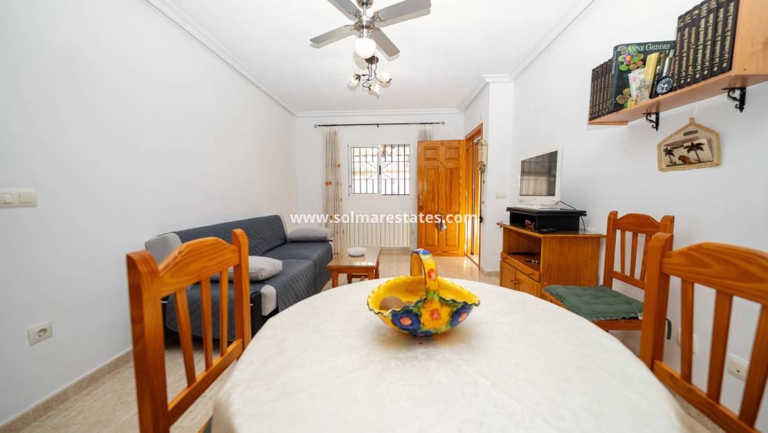 2 soverom Leilighet til salgs i Playa Flamenca med svømmebasseng - € 175 900 (Ref: 9650436)