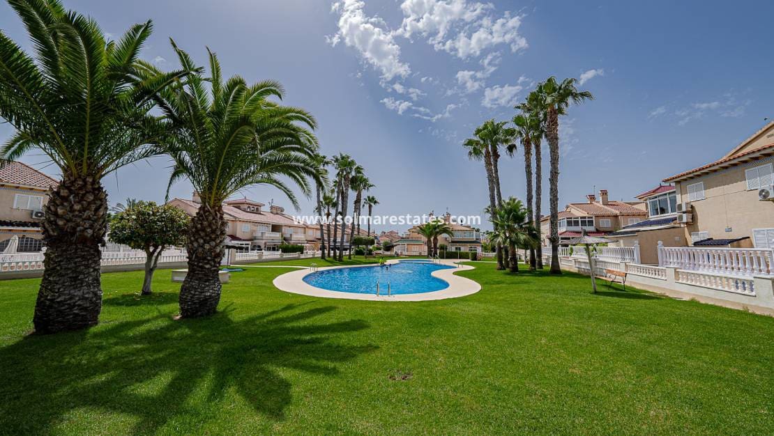 2 soverom Leilighet til salgs i Playa Flamenca med svømmebasseng - € 175 900 (Ref: 9650436)