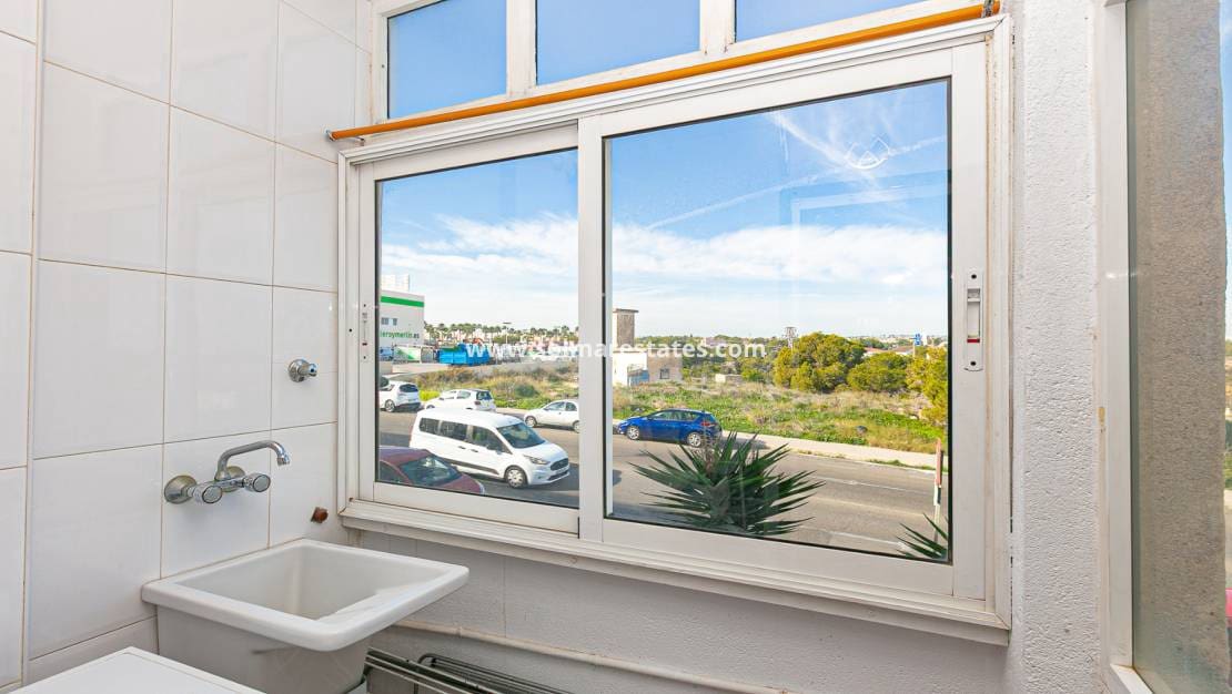 2 soveværelse Lejlighed til salg i La Zenia med swimmingpool - € 155.000 (Ref: 9650437)