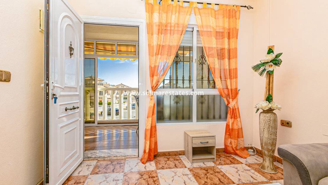 2 soveværelse Lejlighed til salg i La Zenia med swimmingpool - € 155.000 (Ref: 9650437)