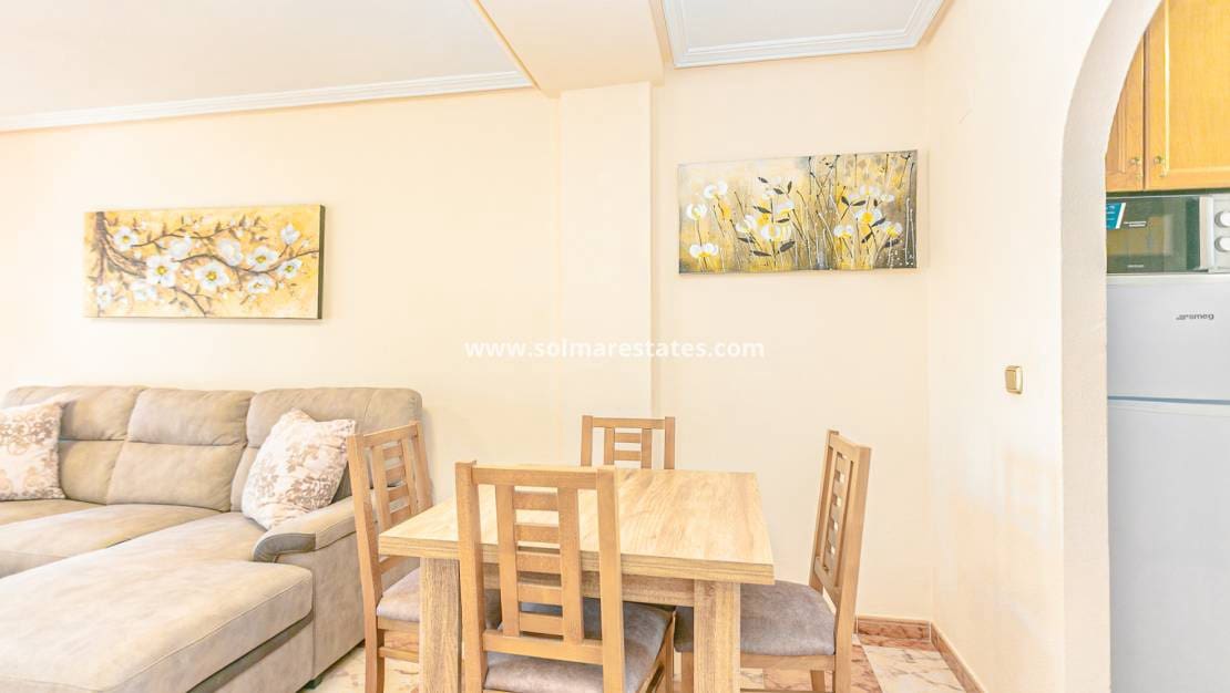 2 soveværelse Lejlighed til salg i La Zenia med swimmingpool - € 155.000 (Ref: 9650437)