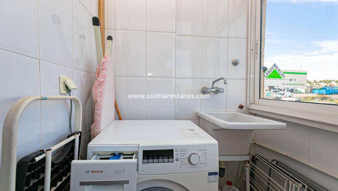 2 soveværelse Lejlighed til salg i La Zenia med swimmingpool - € 155.000 (Ref: 9650437)