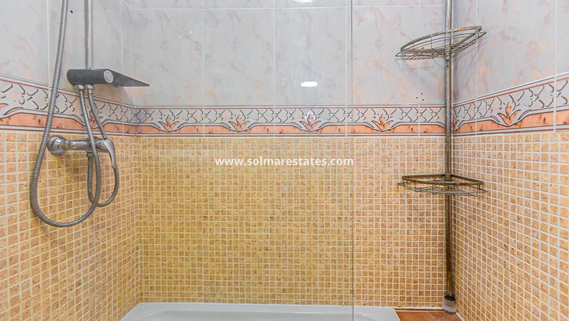 2 soveværelse Lejlighed til salg i La Zenia med swimmingpool - € 155.000 (Ref: 9650437)