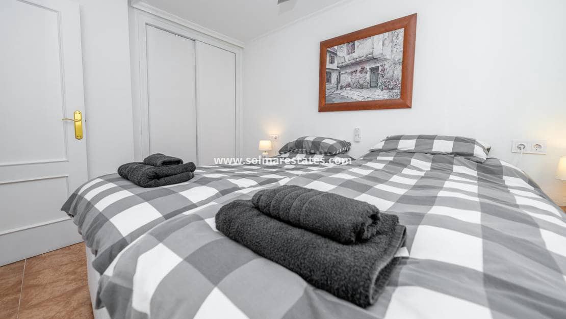 3 quarto Moradia para venda em Cabo Roig com piscina - 239 000 € (Ref: 9650441)