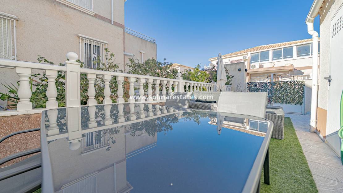 3 quarto Moradia para venda em Cabo Roig com piscina - 239 000 € (Ref: 9650441)