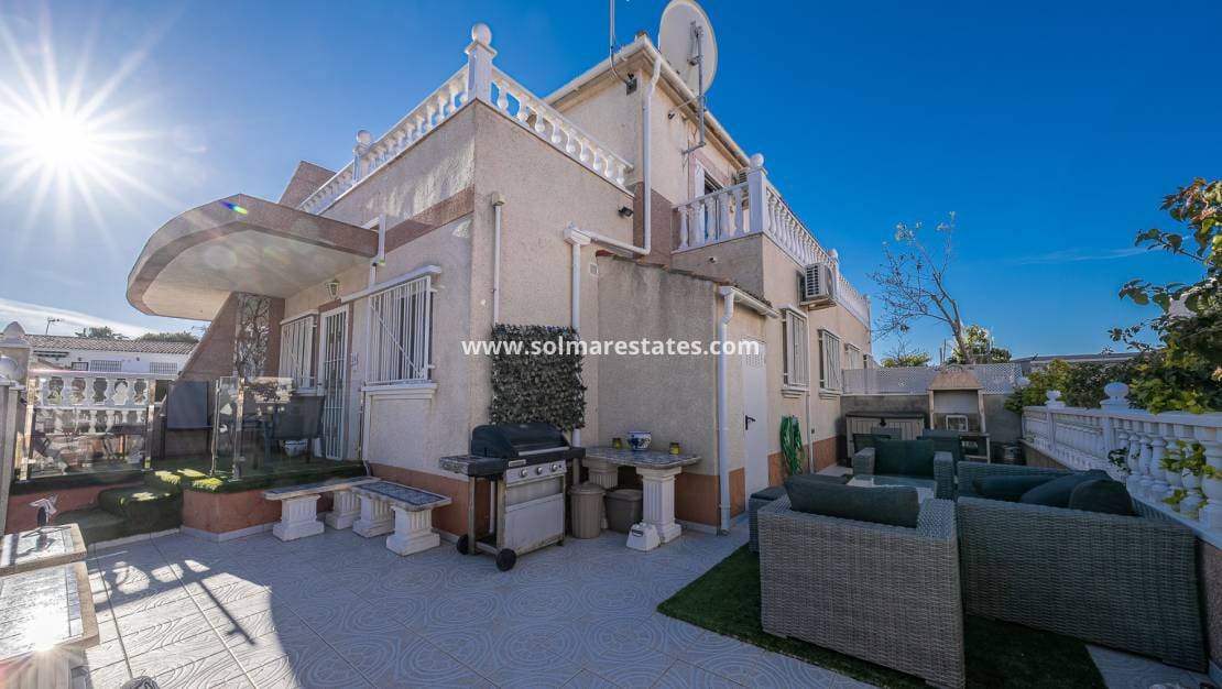 3 quarto Moradia para venda em Cabo Roig com piscina - 239 000 € (Ref: 9650441)