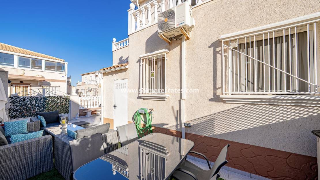 3 quarto Moradia para venda em Cabo Roig com piscina - 239 000 € (Ref: 9650441)