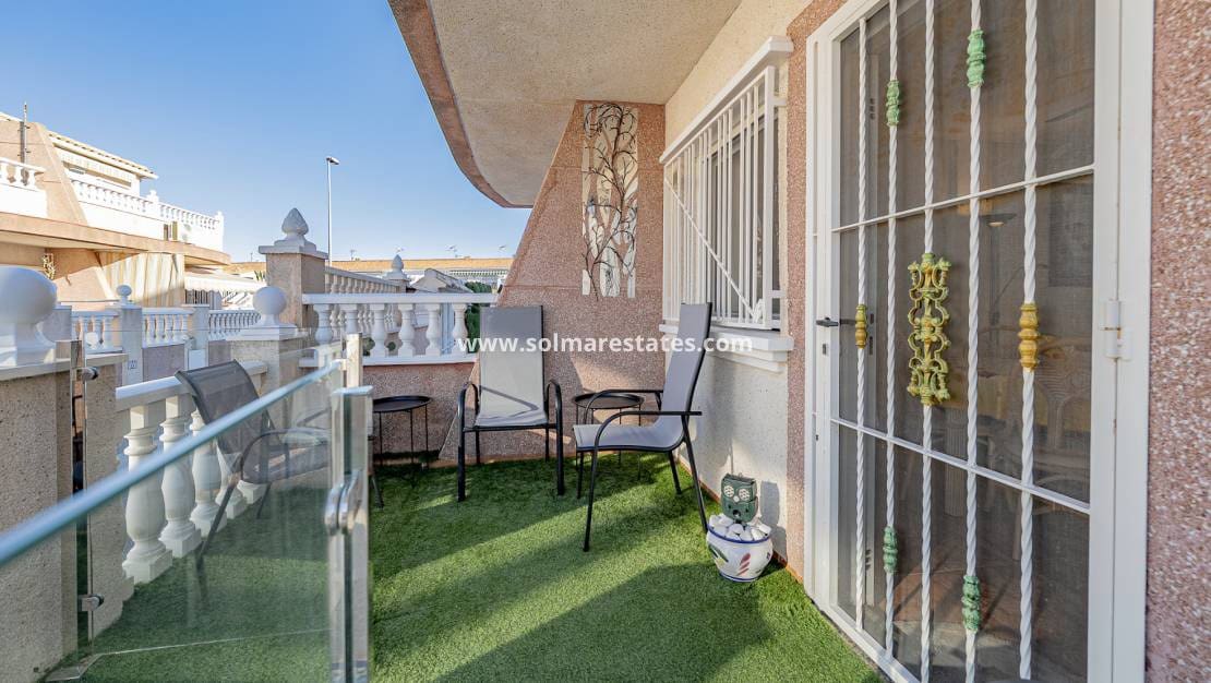 3 quarto Moradia para venda em Cabo Roig com piscina - 239 000 € (Ref: 9650441)
