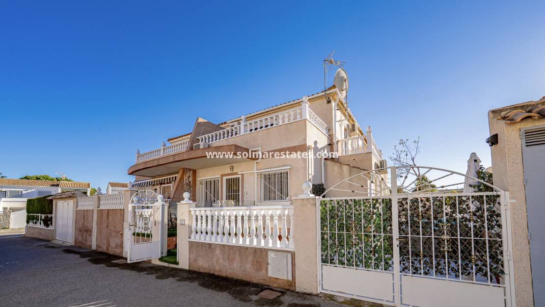 3 quarto Moradia para venda em Cabo Roig com piscina - 239 000 € (Ref: 9650441)