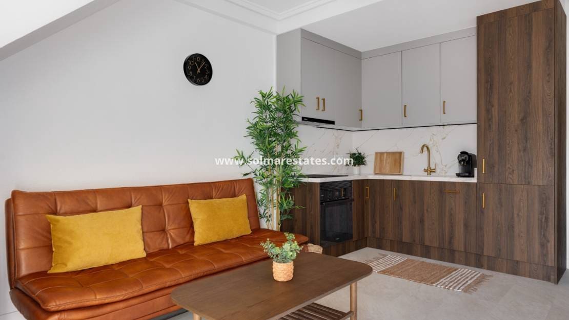 2 soveværelse Lejlighed til salg i La Marquesa med swimmingpool - € 179.000 (Ref: 9650631)