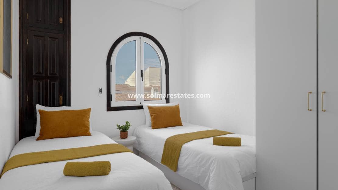 2 soveværelse Lejlighed til salg i La Marquesa med swimmingpool - € 179.000 (Ref: 9650631)