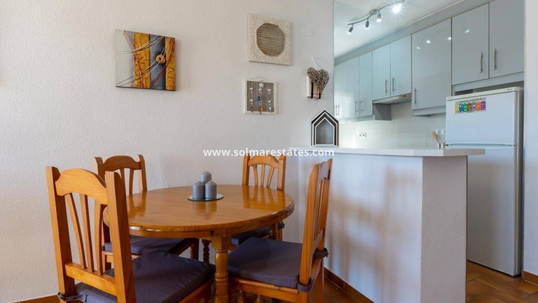 2 Zimmer Apartment zu verkaufen in Villamartin mit Pool - 175.000 € (Ref: 9656398)