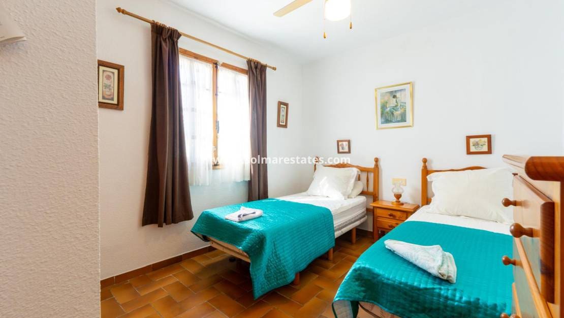 2 Zimmer Apartment zu verkaufen in Villamartin mit Pool - 175.000 € (Ref: 9656398)