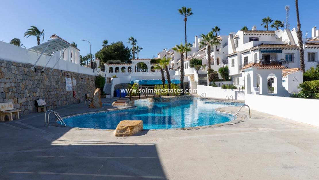 2 Zimmer Apartment zu verkaufen in Villamartin mit Pool - 175.000 € (Ref: 9656398)