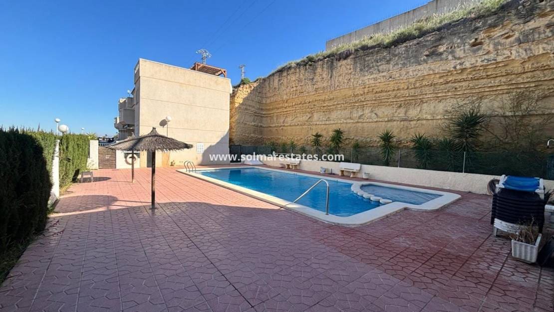 2 sypialnia Apartament na sprzedaż w La Marquesa z basenem - 149 995 € (Ref: 9667012)