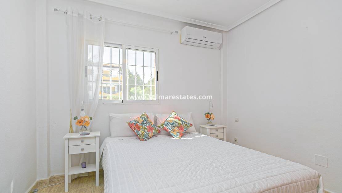 Pareado de 2 habitaciones en Pilar de la Horadada en venta con piscina - 235.000 € (Ref: 9667181)