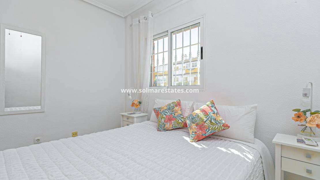 Pareado de 2 habitaciones en Pilar de la Horadada en venta con piscina - 235.000 € (Ref: 9667181)