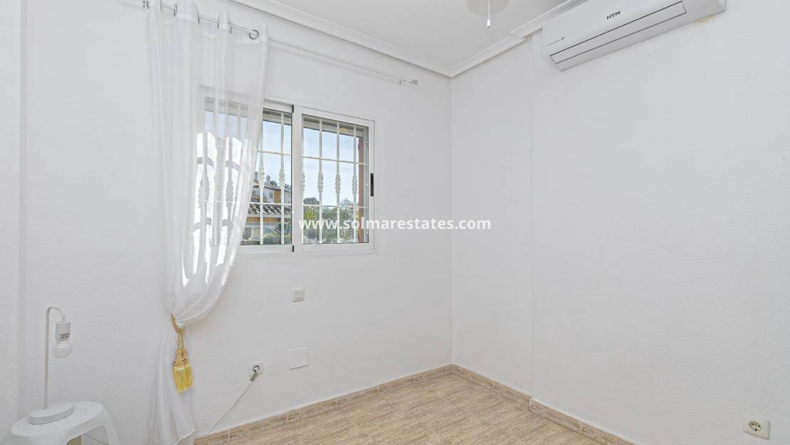Pareado de 2 habitaciones en Pilar de la Horadada en venta con piscina - 235.000 € (Ref: 9667181)