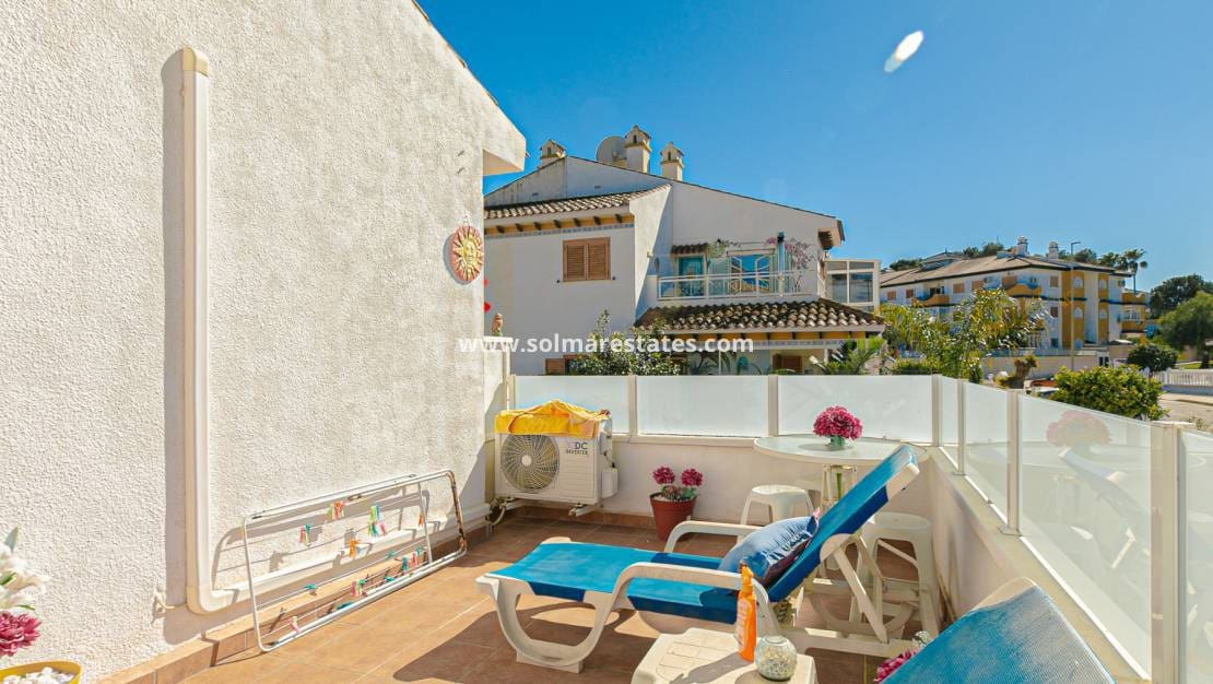 Pareado de 2 habitaciones en Pilar de la Horadada en venta con piscina - 235.000 € (Ref: 9667181)