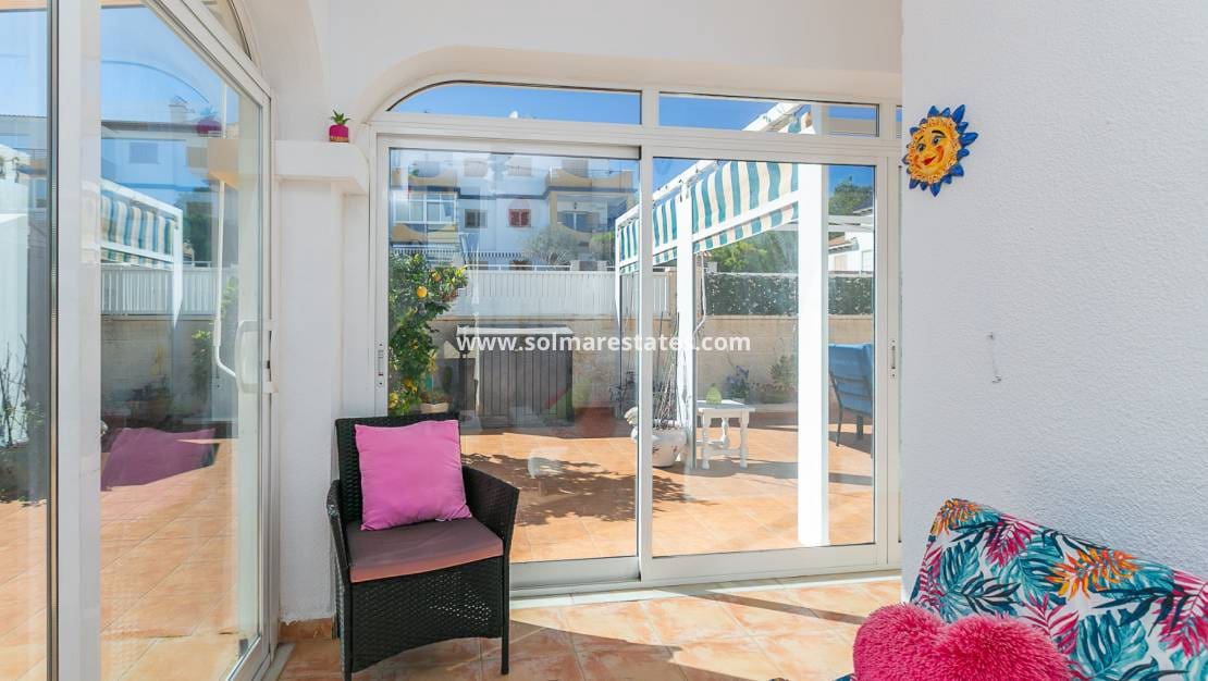 Pareado de 2 habitaciones en Pilar de la Horadada en venta con piscina - 235.000 € (Ref: 9667181)