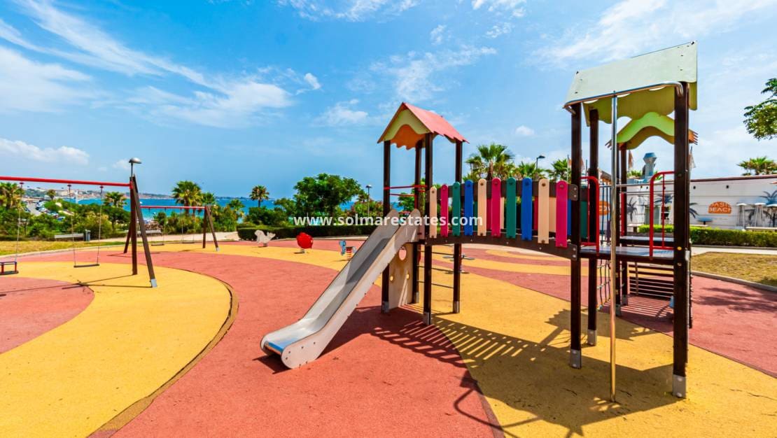 Pareado de 2 habitaciones en Pilar de la Horadada en venta con piscina - 235.000 € (Ref: 9667181)