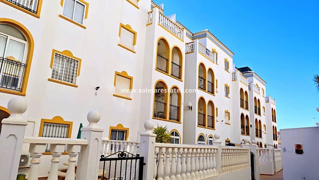 2 sovrum Lägenhet till salu i La Zenia med pool - 165 000 € (Ref: 9667182)