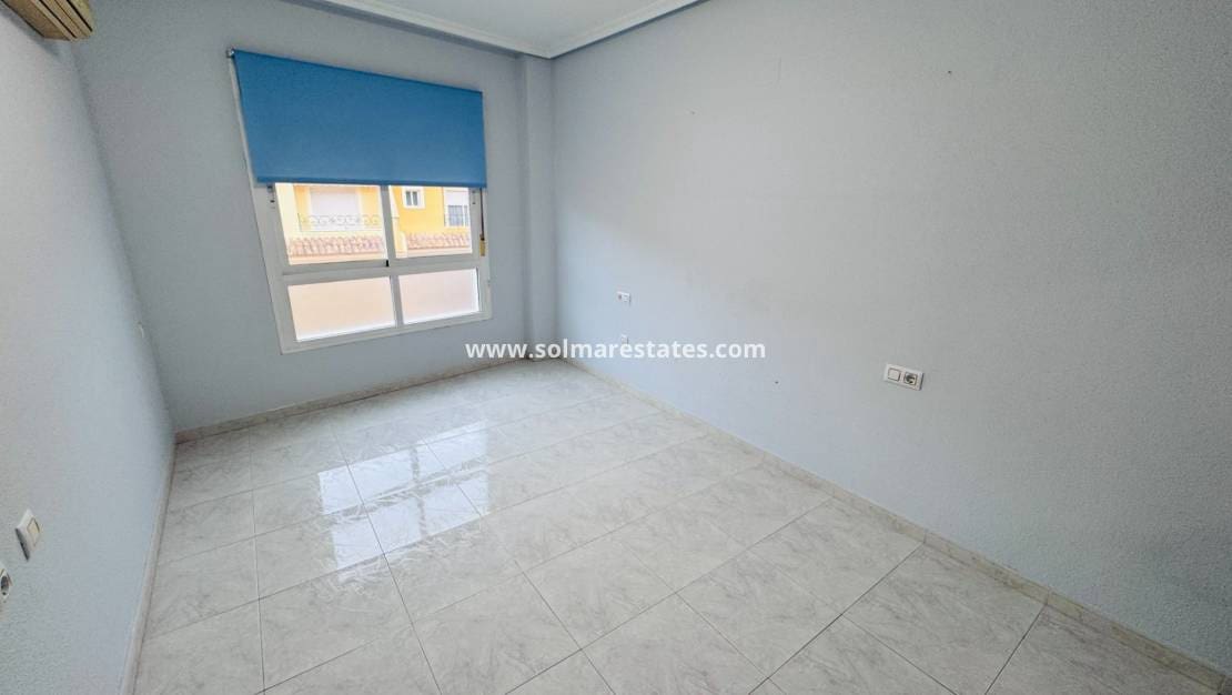 3 makuuhuone Huoneisto myytävänä paikassa Los Montesinos - 134 900 € (Ref: 9667183)