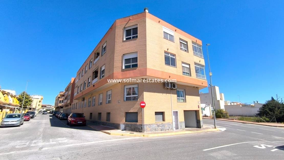 3 bedroom Apartment for sale in Los Montesinos - € 134,900 (Ref: 9667183)